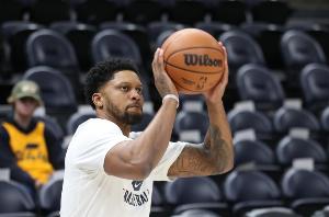 体育CBA：山东男篮锁定季后赛席位 首轮将迎战广东或深圳