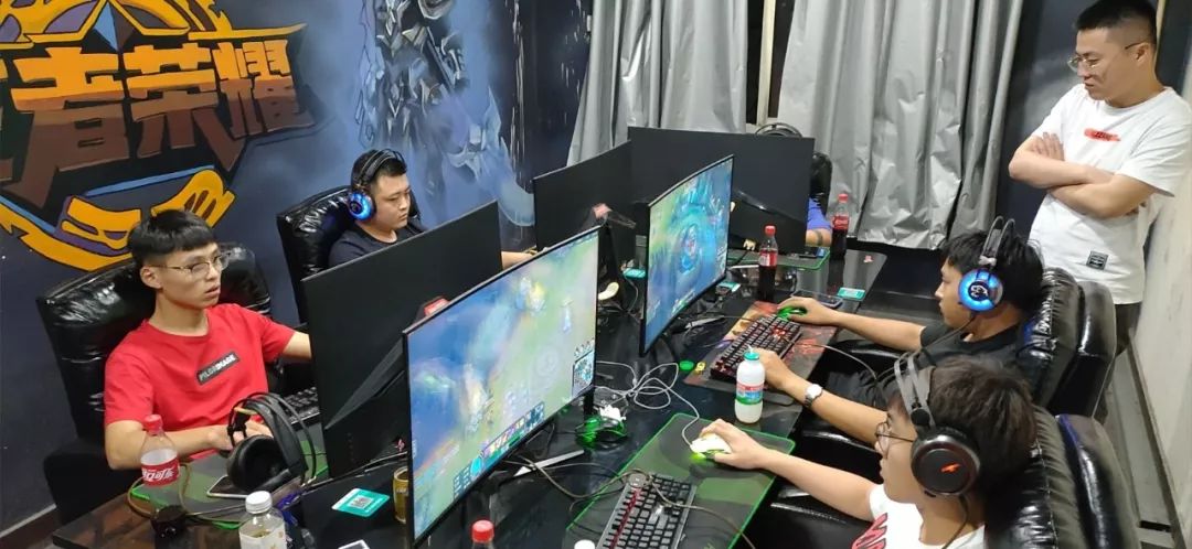 他希望通过 他希望通过