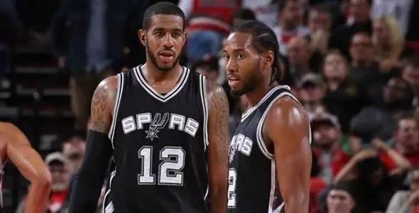 或通过球员 或通过球员