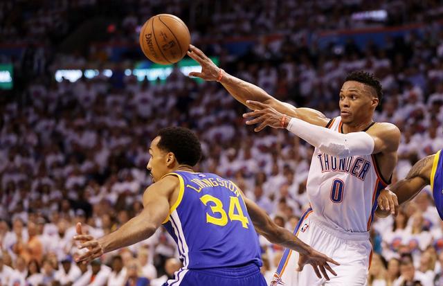 三项里至少 三项里至少