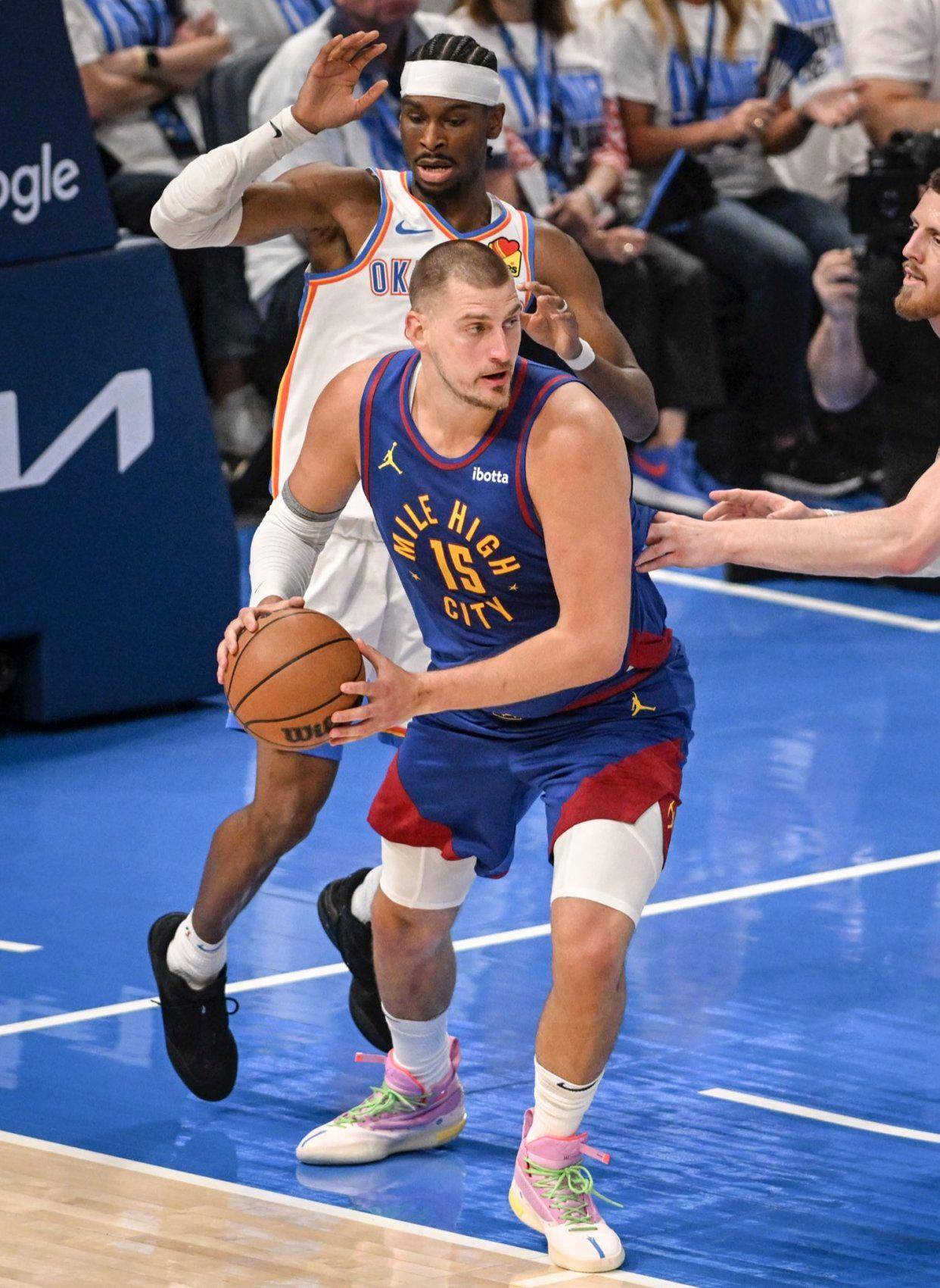 在山脚或山 在山脚或山